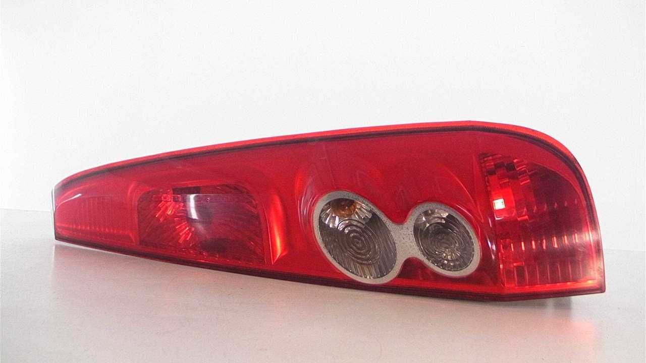 Ford Fiesta 2006-2008 Arka Sağ Stop 5 Kapı Depo Marka